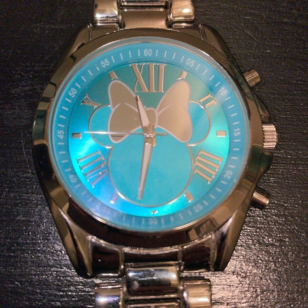Vintage Accutime Women's Minnie Mouse Silver Tone Blue Face Watch